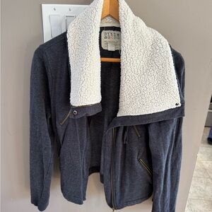 Billabong super soft Gray Vest with large sheep fur collar